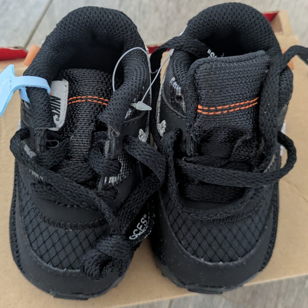 NWT Nike Air Max 90 Kids Shoes - Black and White - Size 3C - Picture 2 of 5